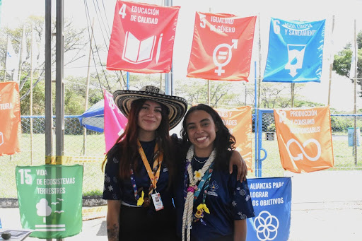 Participantes del JamCam 2025 en la Aldea Interamericana con actividades educativas y recreativas relacionadas con los ODS